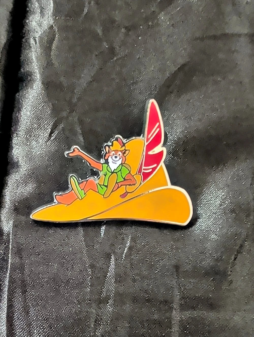 Disney Robin Hood - Hat with Red Feather - Imaginative Icon Enamel Brooch Pin